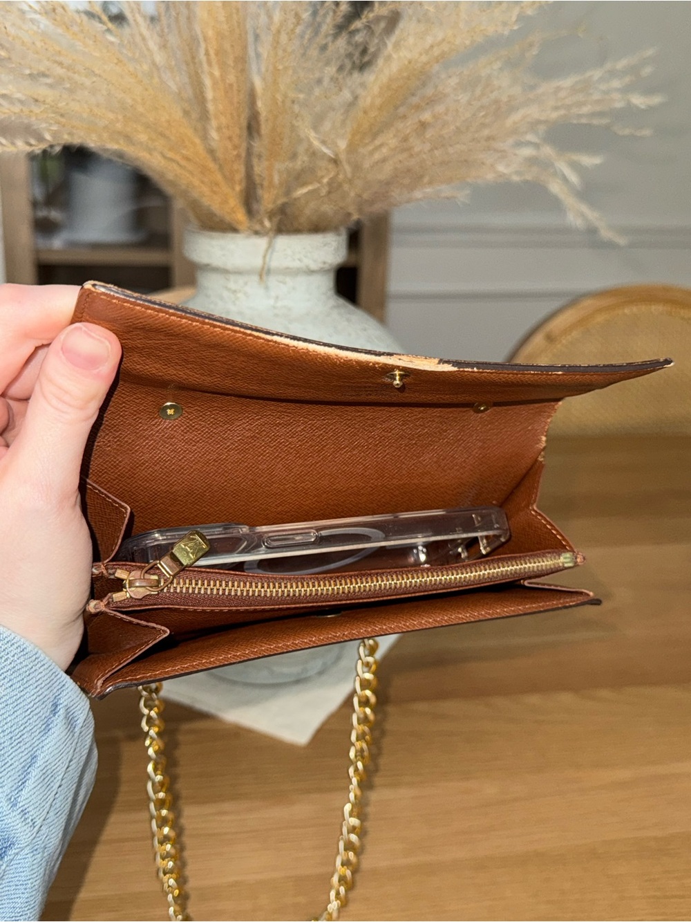 ✅AUTHENTIC✅LOUIS VUITTON WALLET ON A CHAIN - Picture 9 of 12